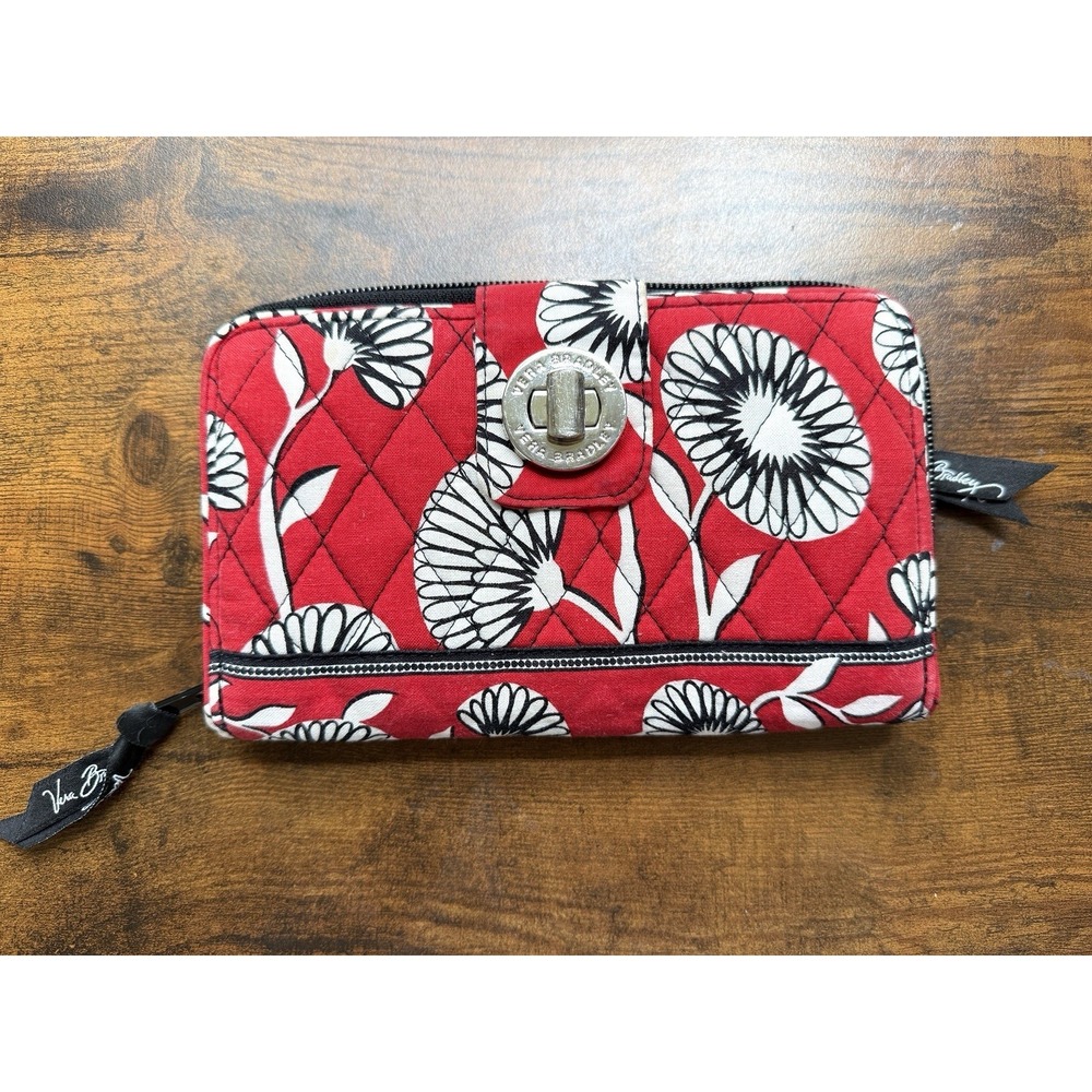 Vera Bradley Turn Lock Zip Around Wallet Retired Deco Daisy Floral Red Quilted